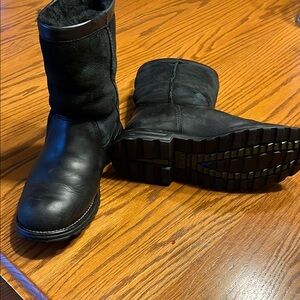 Ugg Black Leather Women’s Boots Size 8